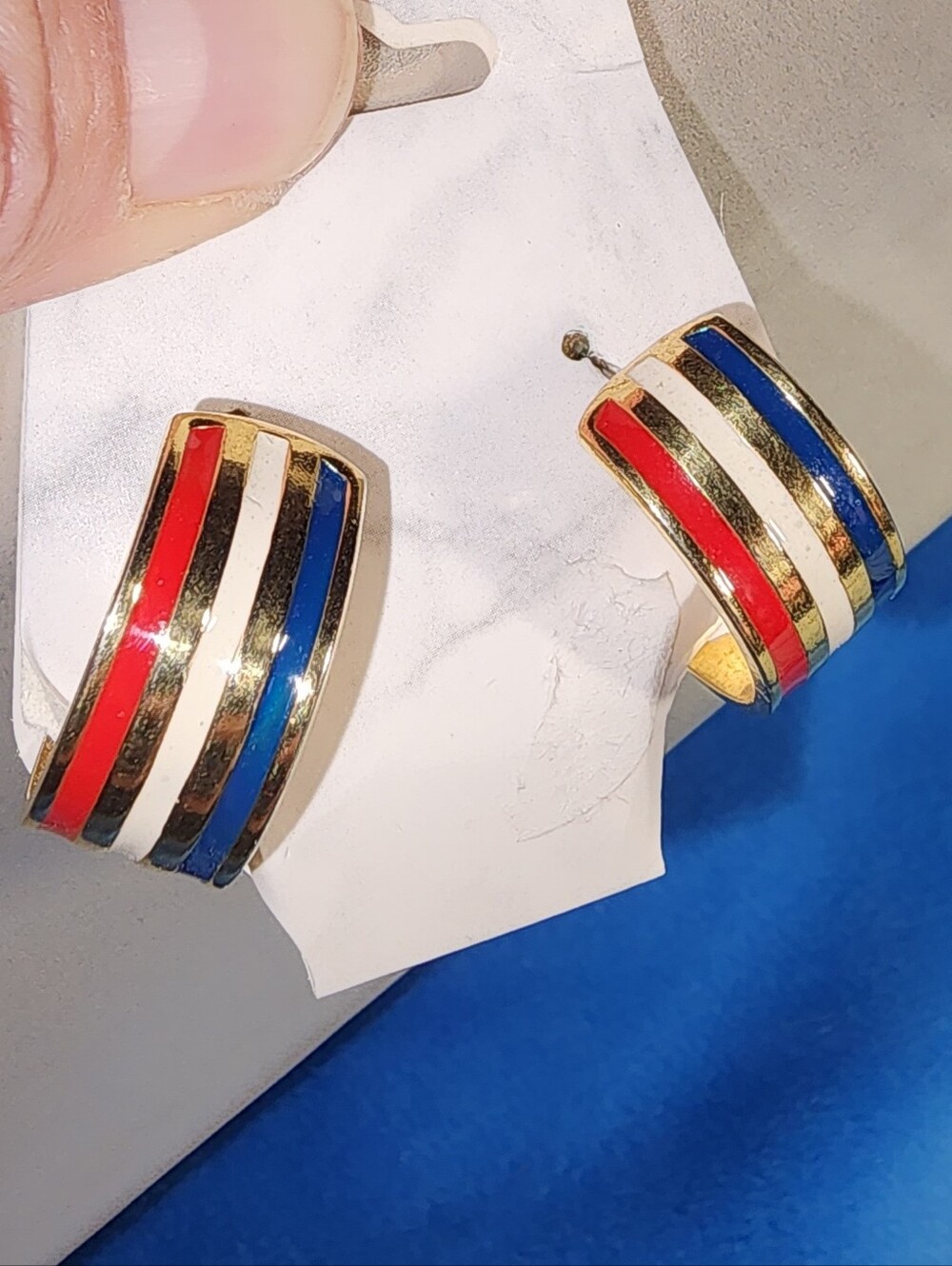 Avon "American Glory" Patriotic Vintage Gold-Tone Hoop Earrings